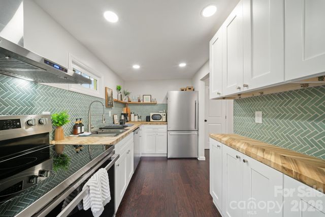 2 Laban Lane, Asheville, NC 28805