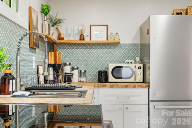 2 Laban Lane, Asheville, NC 28805
