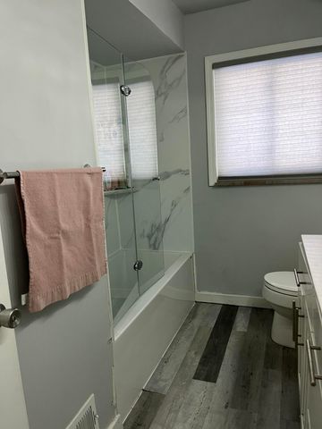 23181 Parklawn Street, Oak Park, MI 48237