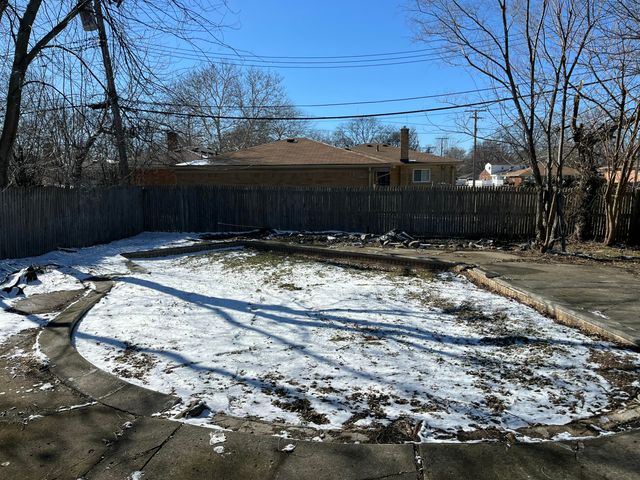 23181 Parklawn Street, Oak Park, MI 48237