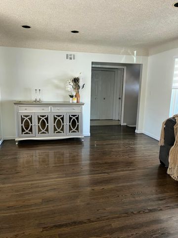 23181 Parklawn Street, Oak Park, MI 48237