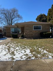 23181 Parklawn Street, Oak Park, MI 48237