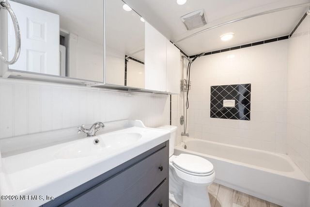 400 1ST Street D, Jacksonville Beach, FL 32250