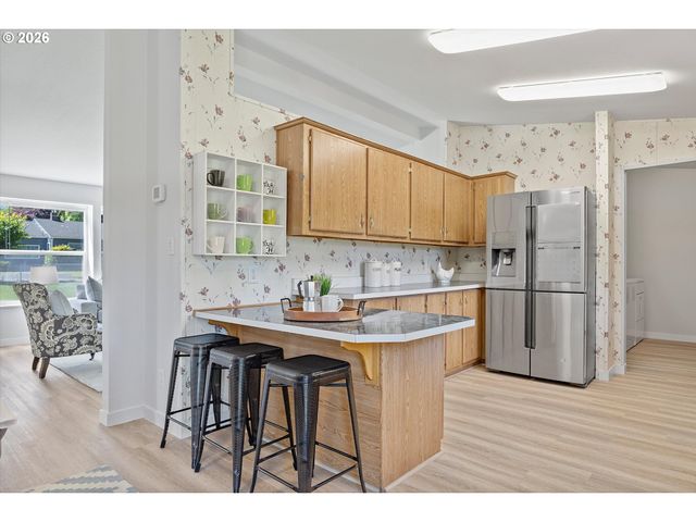 3231 Ne HOLLAND Ct, Portland, OR 97211