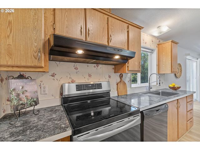 3231 Ne HOLLAND Ct, Portland, OR 97211