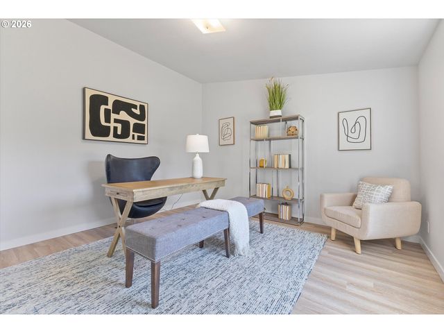 3231 Ne HOLLAND Ct, Portland, OR 97211
