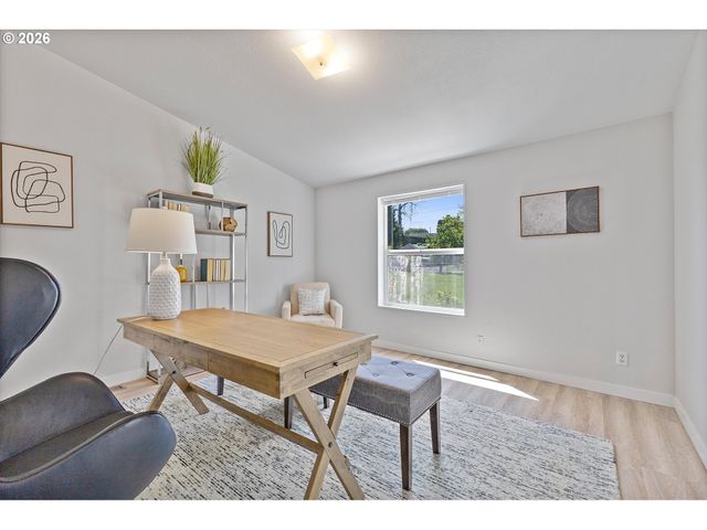 3231 Ne HOLLAND Ct, Portland, OR 97211