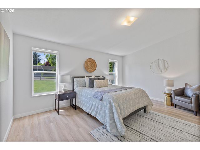 3231 Ne HOLLAND Ct, Portland, OR 97211