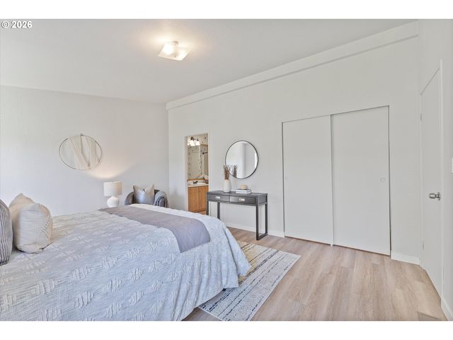3231 Ne HOLLAND Ct, Portland, OR 97211