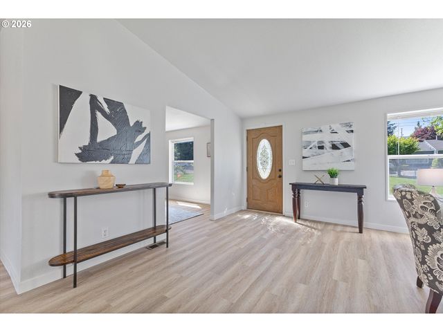 3231 Ne HOLLAND Ct, Portland, OR 97211