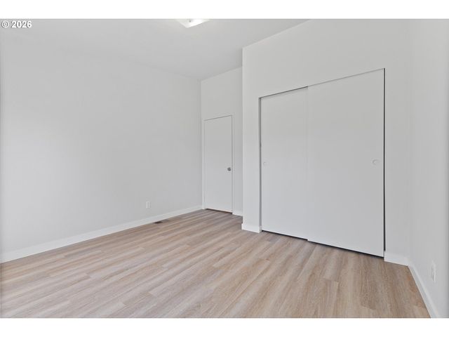 3231 Ne HOLLAND Ct, Portland, OR 97211