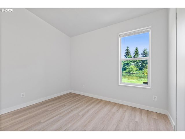 3231 Ne HOLLAND Ct, Portland, OR 97211