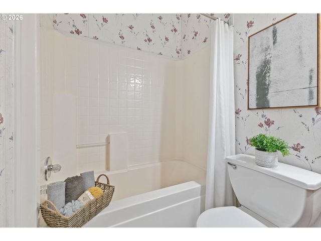 3231 Ne HOLLAND Ct, Portland, OR 97211