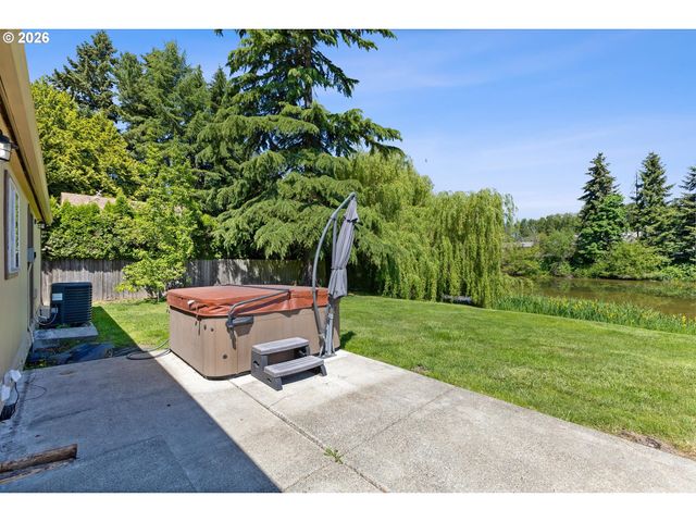 3231 Ne HOLLAND Ct, Portland, OR 97211