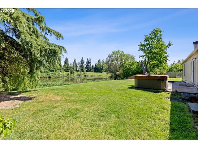3231 Ne HOLLAND Ct, Portland, OR 97211