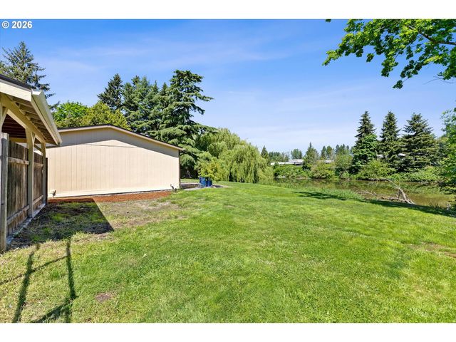 3231 Ne HOLLAND Ct, Portland, OR 97211