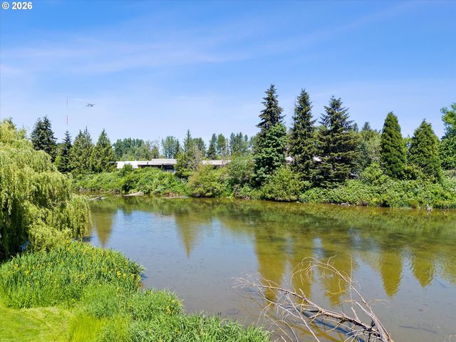 3231 Ne HOLLAND Ct, Portland, OR 97211