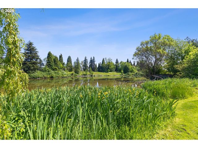 3231 Ne HOLLAND Ct, Portland, OR 97211