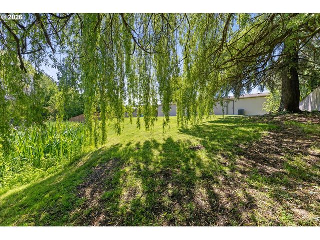 3231 Ne HOLLAND Ct, Portland, OR 97211