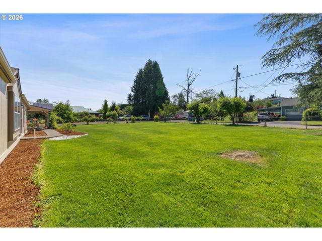 3231 Ne HOLLAND Ct, Portland, OR 97211