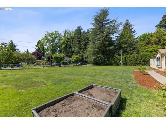 3231 Ne HOLLAND Ct, Portland, OR 97211