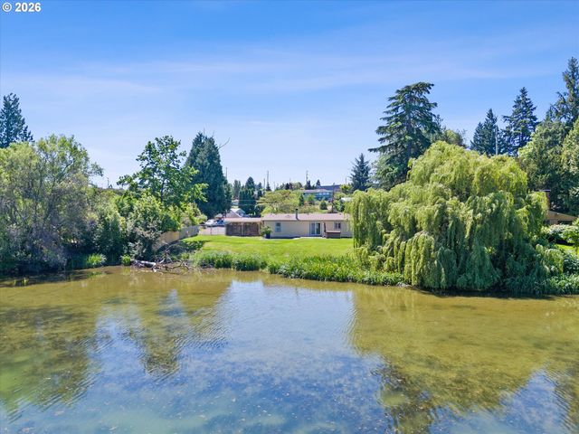 3231 Ne HOLLAND Ct, Portland, OR 97211