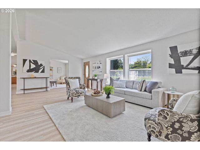 3231 Ne HOLLAND Ct, Portland, OR 97211