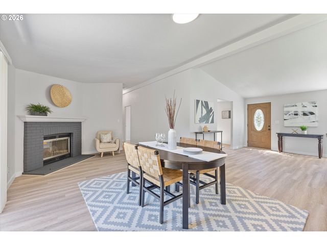 3231 Ne HOLLAND Ct, Portland, OR 97211
