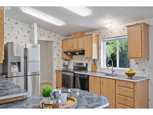 3231 Ne HOLLAND Ct, Portland, OR 97211