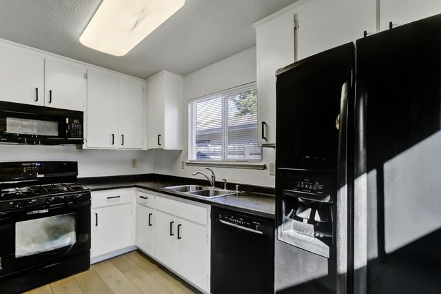 1017 Marston St, West Sacramento, CA 95605