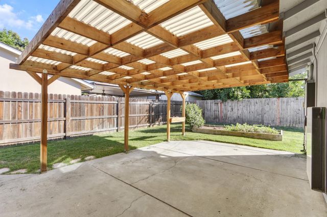 1017 Marston St, West Sacramento, CA 95605