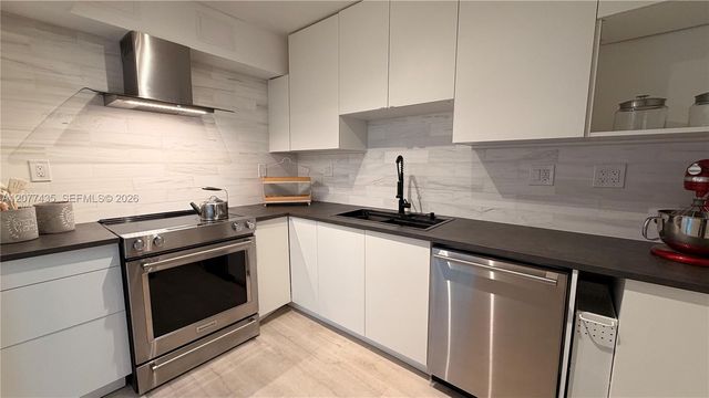 100 Bayview Drive 431, Sunny Isles Beach, FL 33160