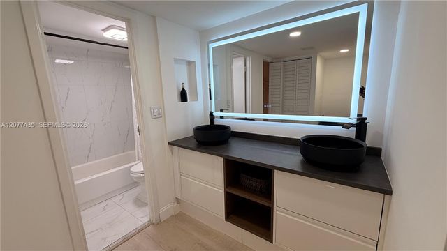 100 Bayview Drive 431, Sunny Isles Beach, FL 33160