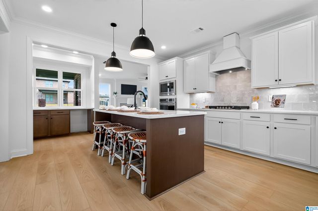 600 CALVERT CIRCLE, Hoover, AL 35244