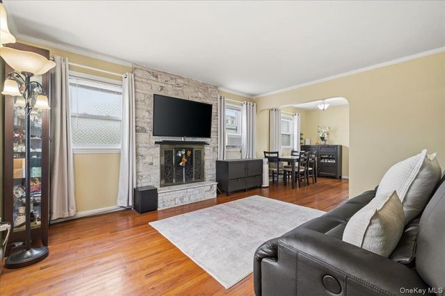 196 William Street, Williston Park, NY 11596