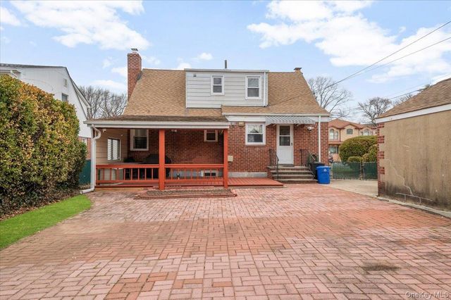 196 William Street, Williston Park, NY 11596