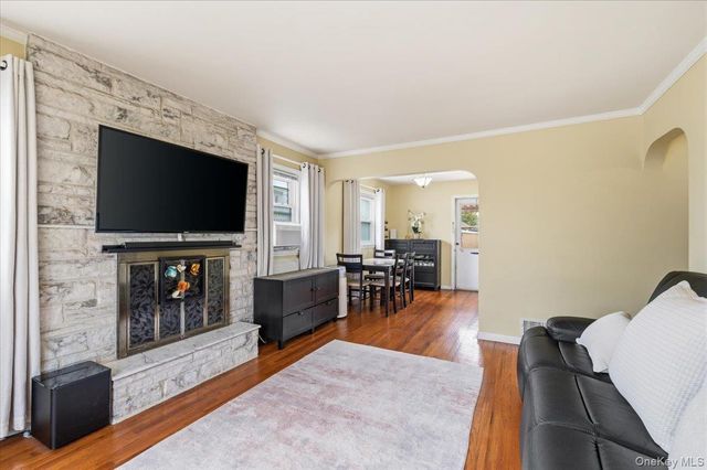 196 William Street, Williston Park, NY 11596