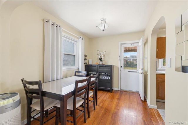 196 William Street, Williston Park, NY 11596