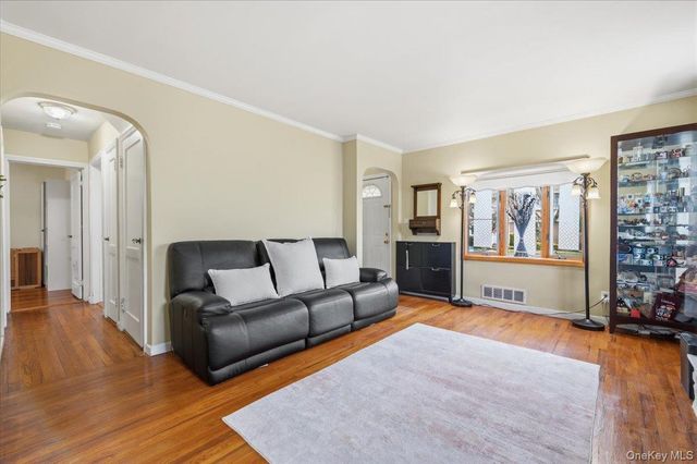 196 William Street, Williston Park, NY 11596