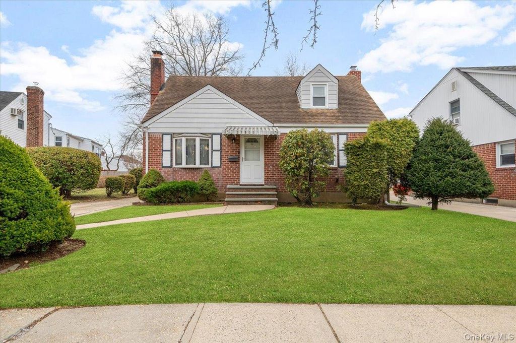 196 William Street, Williston Park, NY 11596