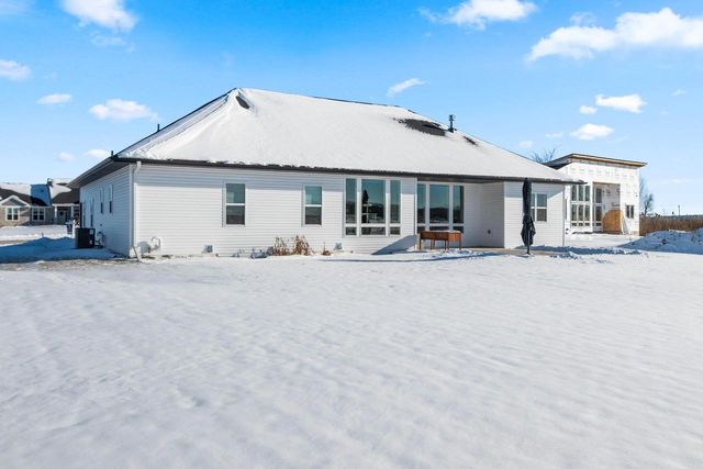 302 KERRIGAN DRIVE, Wrightstown, WI 54180