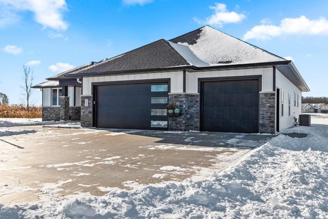 302 KERRIGAN DRIVE, Wrightstown, WI 54180