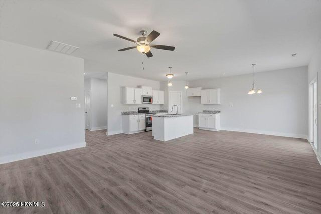 300 E Theriault Court, Jacksonville, NC 28540