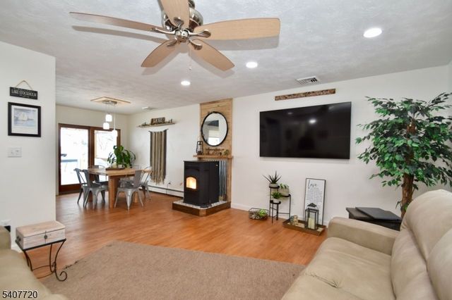 27 Grandview Ave, Jefferson Twp., NJ 07460