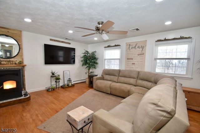 27 Grandview Ave, Jefferson Twp., NJ 07460