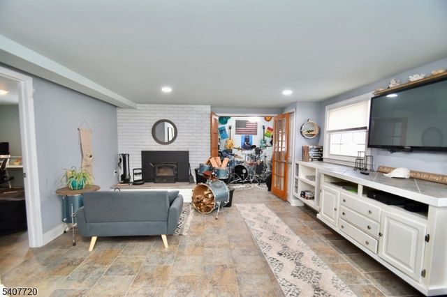 27 Grandview Ave, Jefferson Twp., NJ 07460