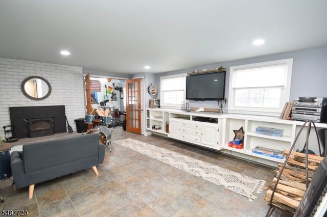 27 Grandview Ave, Jefferson Twp., NJ 07460