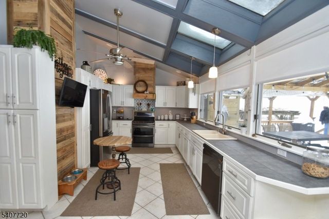 27 Grandview Ave, Jefferson Twp., NJ 07460