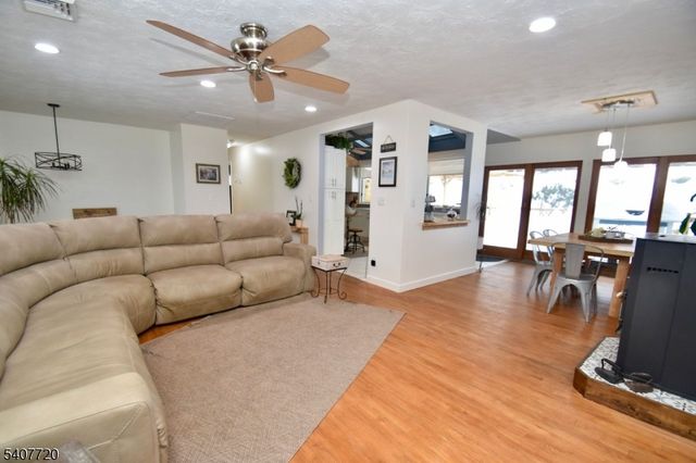 27 Grandview Ave, Jefferson Twp., NJ 07460