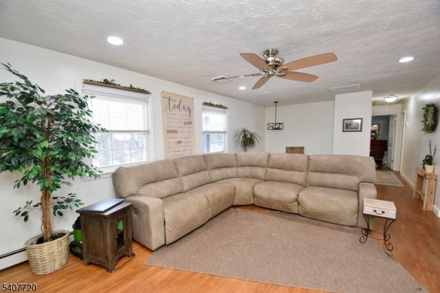 27 Grandview Ave, Jefferson Twp., NJ 07460